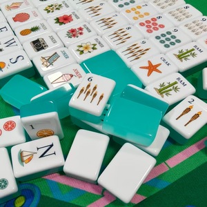 Nouvelles tuiles de mahjong américaines modernes en acrylique double couche, vert gelée, grande taille, design original, vente en gros - Product Image 4