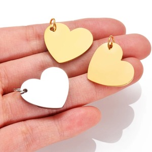 Pendentifs en forme de cœur en acier inoxydable plaqué or 18 carats, adaptés aux bracelets et colliers DIY, accessoires de bijoux faits à la main, 20x23 mm - Product Image 1