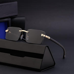 แว่นกันแดดทรงเรโทรไร้กรอบแบบสั่งทำพิเศษสำหรับผู้ชาย พร้อมขาแว่นลายไม้ ป้องกันรังสียูวี 400 ระดับ 2 - Product Image 4