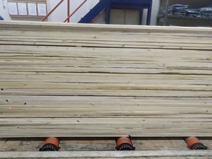 Vente en gros de bois scié de qualité V de matériaux de bois d'épicéa sciés à la chambre à séchage du fabricant - Product Image 3