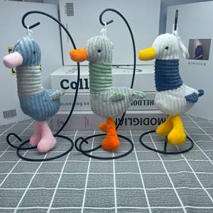 JM Llavero de Peluche de Moda de 17cm, Muñeco de Pato de Peluche Lindo y de Moda, Juguete de Peluche, Adornos para Mochila, Peluche para Máquina de Garras - Product Image 1