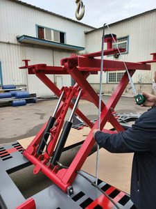 Pengangkat Mobil Berkualitas Tinggi 7000 lb dengan Silinder Hidrolik Desain Gunting yang Mudah Dioperasikan untuk Garasi Rumah - Product Image 3