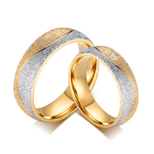 Anillo de Pareja de Acero de Titanio Bicolor de Moda al por Mayor con Incrustaciones de Circonita Cúbica, Impermeable, Antidesvanecimiento, Moderno y a Juego para Uso Diario - Product Image 1