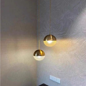 Lampada <span class=keywords><strong>a</strong></span> <span class=keywords><strong>sospensione</strong></span> <span class=keywords><strong>a</strong></span> sfera in vetro lampade <span class=keywords><strong>a</strong></span> <span class=keywords><strong>sospensione</strong></span> in ferro per <span class=keywords><strong>camera</strong></span> <span class=keywords><strong>da</strong></span> <span class=keywords><strong>letto</strong></span> laterale cucina lampada <span class=keywords><strong>a</strong></span> <span class=keywords><strong>sospensione</strong></span> <span class=keywords><strong>lampadari</strong></span> <span class=keywords><strong>a</strong></span> globo in vetro per la casa - Product Image 6