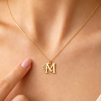 Collier initial araignée délicat en acier inoxydable avec pendentif lettre et chaîne câble – Tendance quotidienne, bijoux pour femmes, Halloween