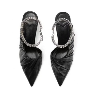 Sandales à talons hauts et fins pour femmes avec lanières à la cheville, découpes latérales, en cuir, à bout pointu, style escarpins de soirée, ornées de diamants brillants - Product Image 6