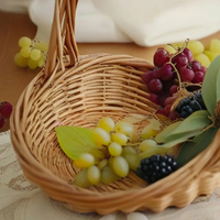 Panier de fleurs de saule tissé à la main pour les arrangements floraux frais Cueillette de fruits et transport commercial