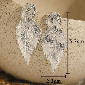 UJX4-J géométrique à la mode en alliage de Zinc pendentif boucles d'oreilles femmes exquis feuillage conception couleur or cadeaux de fête - Product Image 5