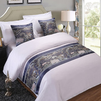 Chemin de table jacquard de luxe en gros, sur mesure, doré, pour la maison, l'hôtel, les banquets, les mariages, avec oreillers