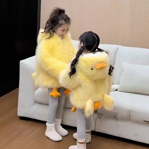 Cappotto Invernale Imbottito per Bambine, Simpatico Design a Forma di Anatra, in Finta <span class=keywords><strong>Pelliccia</strong></span> Calda con Zip - Product Image 1