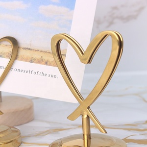 Porta Tarjetas de Lugar de Metal con Diseño de Corazón de 8 cm de Alto, Porta Menús de Mesa para Restaurante y Bodas - Product Image 6