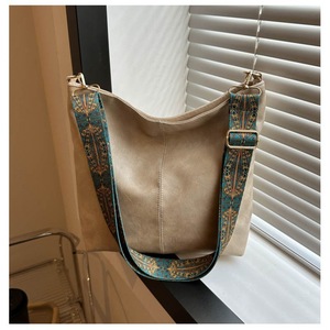 Nouveau Sac à Main Tendance Bandoulière Grande Capacité Sac Seau Couleur Unie en PU pour Femme avec Fermeture Éclair En Stock - Product Image 6