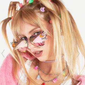 Gafas de Sol Sin Montura Estilo Steampunk, Diseño Único y Moderno 2025, para Mujer, Forma de Corazón Punk - Product Image 2