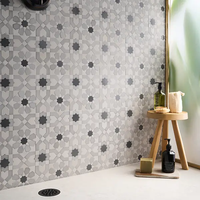 Mosaïque de marbre blanc Bianco Carrara moderne, design parquet, pour crédence de cuisine et mur de salle de bain