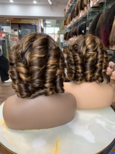 Consigue los Rizos de Ensueño y Voluminosos con el Paquete de Rizos Romance de 12 Pulgadas y Frontal de Encaje 4x4 para un Volumen y Estilo Definitivos - Product Image 3