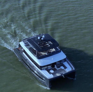 Yacht catamaran super luxueux de 62 pieds en fibre de verre avec moteurs intérieurs élégants pour les loisirs, les vacances, la croisière, la pêche en mer - Product Image 3