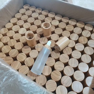 Tarro de Crema Cosmética de Vidrio Transparente Esmerilado de 50ml 100ml con Tapa de Bambú Natural, Recargable, con Logotipo Personalizado - Product Image 4