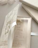 Invitaciones de Boda en Caja de Terciopelo Beige, Monograma Personalizado en Lámina Dorada, Caja Plegable con Tarjeta RSVP, Invitaciones de Boda Acrílicas Europeas de Lujo