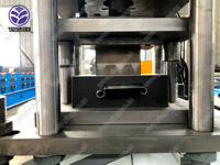 Rouleau de porte de volet roulant formant la machine