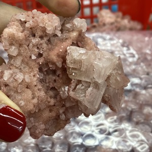 Vente en gros - Spécimen de cristal de quartz naturel rose Halite en grappe, idéal pour la décoration - Product Image 4