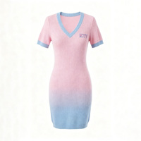 Robe pull femme grande taille personnalisée avec logo OEM, col en V, manches courtes, contraste côtelé, teinture dégradée, robe moulante en tricot