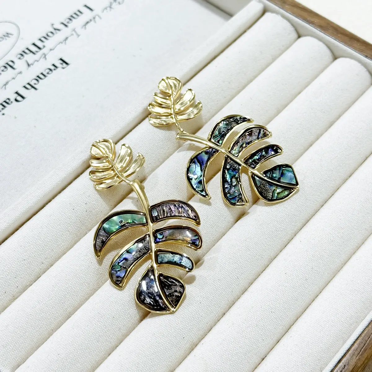 Leaf shape earrings