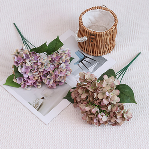Bouquet d'hortensias en fausse soie - Tissu doux au toucher - Décoration de table pour mariage et Saint-Valentin - Style classique fait main - Product Image 6