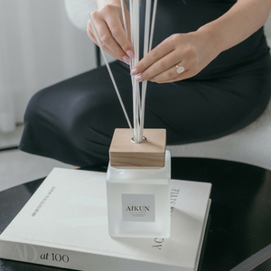 Aikun Large Capacity Frosted Glass 1000ml <b>Reed</b> <b>Diffuser</b> Set for Home Hotel Rosewood Fragrance Gift Box Wholesale Wood Cap Decor - Product Image 2
