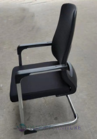 Chaise de bureau exécutive au design moderne, dossier haut, accoudoirs fixes, matériau en maille, fonctions pivotantes à 360°/réglables en hauteur/inclinables