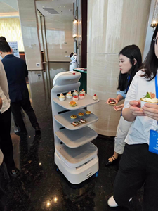 UBTECH L100 <span class=keywords><strong>Robot</strong></span> pengiriman makanan otomatis, navigasi Laser 4 lapisan 40kg muatan IP65 berperingkat 8 jam waktu LARI UNTUK Hotel - Product Image 5