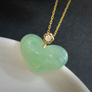 Colgante de Lujo en Forma de Corazón de Jadeíta Birmana Natural Grado A con Diamantes de Oro de 18K, Amuleto de Jadeíta Premium, Regalo para Mujer, Venta al por Mayor - Product Image 4