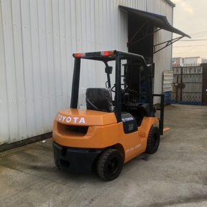 Toyota <b>Forklift</b> 2.5T Diesel Engine Powered Industrial Lift Truck with Cab and Safety Frame for Certified 0-2000 Hours - Product Image 5