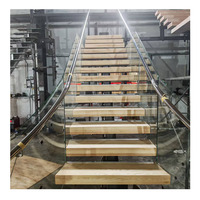 Escalier en acier et bois avec garde-corps en verre |   Escalier intérieur moderne et minimaliste durable pour villa et duplex