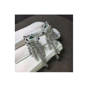 Pendiente de diseñador estilo pantera de calidad superior hecho en oro blanco de 14 Kt con claridad de diamante VS Si disponible en joyería de moda de exportación - Product Image 1