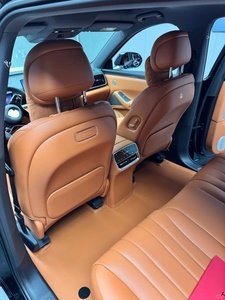 Bentley a amélioré son intérieur avec des housses de siège personnalisées haut de gamme, imperméables et ignifuges, et des tapis de sol pour voiture. - Product Image 3