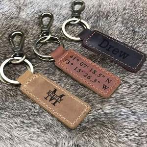 Porte-clés décapsuleur en cuir PU sur mesure avec votre logo, vente en gros - Product Image 2