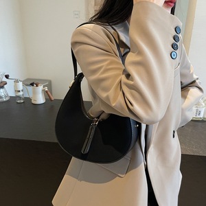 Sac à main élégant en cuir vegan pour femmes avec plusieurs poches, idéal pour les trajets professionnels et les événements sociaux - Product Image 2