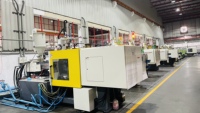 Pinceurs et manipulateurs de pièces pour machine de moulage par injection