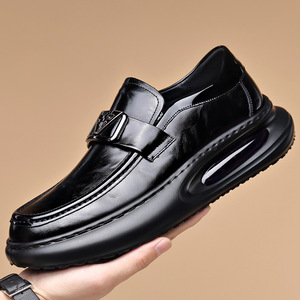 Nuevo modelo de zapatos de cuero estilo inglés con suela gruesa para negocios y uso casual, con diseño antideslizante en la suela. - Product Image 4