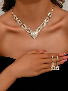 طقم مجوهرات نحاسية مرصعة بالماس مربعة لامعة هندسية فاخرة مخصصة طقم أساور وأقراط وقلادات للنساء - Product Image 4