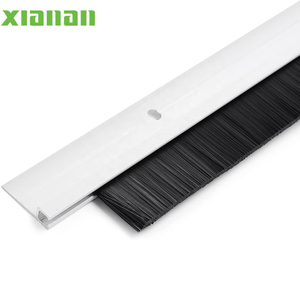 <span class=keywords><strong>Brosse</strong></span> <span class=keywords><strong>de</strong></span> joint en PP pour <span class=keywords><strong>porte</strong></span> coulissante, personnalisée, anti-poussière, bande <span class=keywords><strong>de</strong></span> joint inférieure en aluminium pour <span class=keywords><strong>porte</strong></span>, vente en gros - Product Image 3