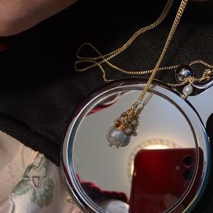 Collar de Perlas Barrocas Irregulares de Agua Dulce Natural con Cadena de Suéter de Moda Otoño Invierno, con Cuello Largo y Diseño Texturizado - Product Image 1