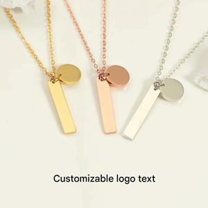 Joyería de acero inoxidable Para Hija y madre, collar con colgante de corazón inicial con barra vertical grabada en oro de 18 quilates para mamá - Product Image 1