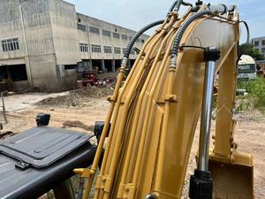 Excavatrice sur chenilles Caterpillar 320D d'occasion de haute qualité avec moteur Cummins 136KW, capacité de la benne de 1,7 m³, en vente - Product Image 4
