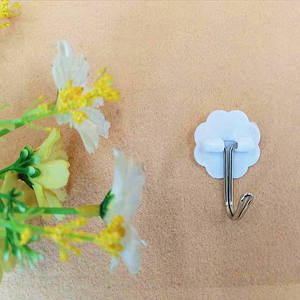 Crochets adhésifs robustes en forme de fleur de prunier, crochets pour vendeurs de rue, crochets adhésifs sans clou pour vêtements, petits crochets à un yuan - Product Image 3