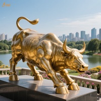 Kustom dekorasi umum taman Perkotaan luar ruang patung sapi cor hewan kuningan ukuran hidup patung kuningan banteng emas Lamborghini sapi