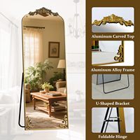 Miroir sur pied arqué pleine longueur avec cadre en aluminium sculpté, finition dorée, design vintage orné pour la décoration intérieure