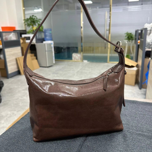 Sacs à bandoulière pour femmes en cuir véritable vintage de haute qualité, grande capacité, vente en gros personnalisée, nouvelle collection 2025 - Product Image 1