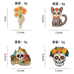 Promotion : Broche vintage en alliage de zinc, finition nickel noir, impression UV, motif squelette mexicain du Jour des Morts et marguerite, unique - Product Image 3
