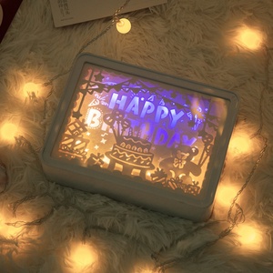Lámpara de Noche LED 3D USB Popular para Dormitorio y Sala de Estar, con Control Remoto, Decoración Colorida, Caja de Luz con Diseño de Papel Recortado - Product Image 2